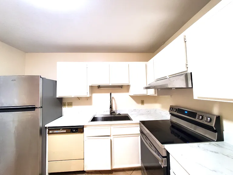 1002 Willow Dr #109 — Photo 11