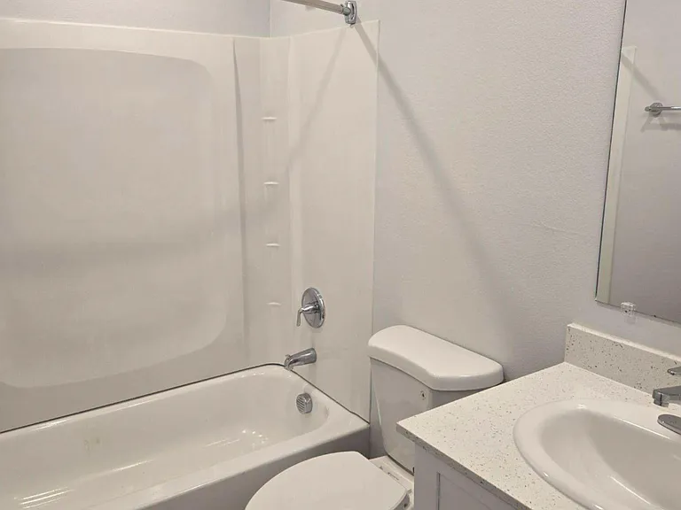 Sabine Apartments — Photo 12