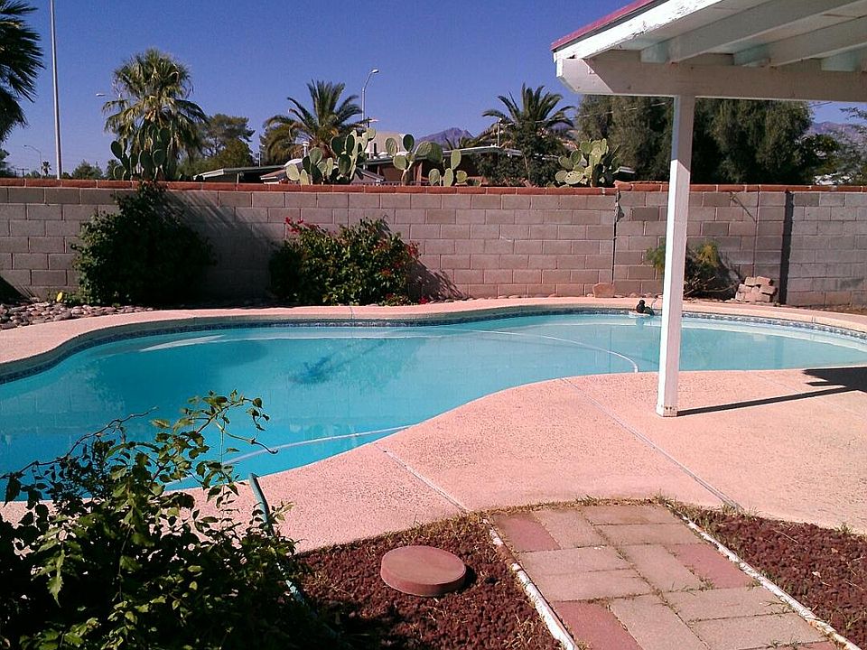 Sparkling pool!!