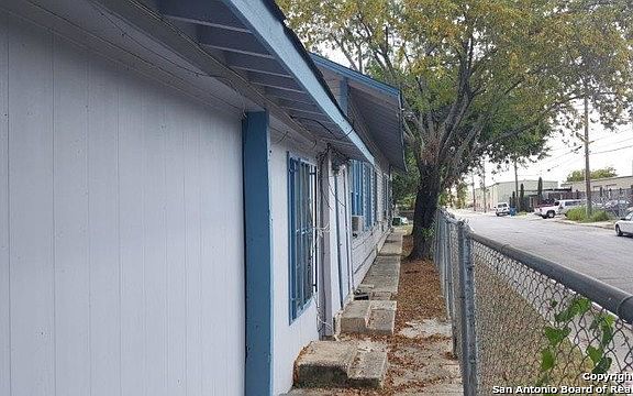 3rd image of 1055 Santa Monica