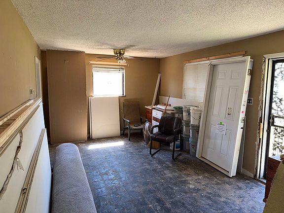 4th image of 1068 Buckner Rd