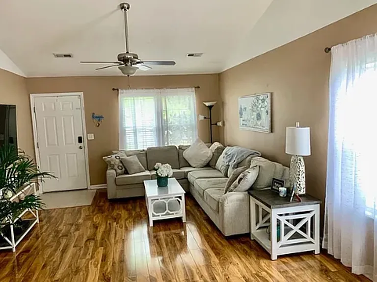 601 Tisbury Ln — Photo 8