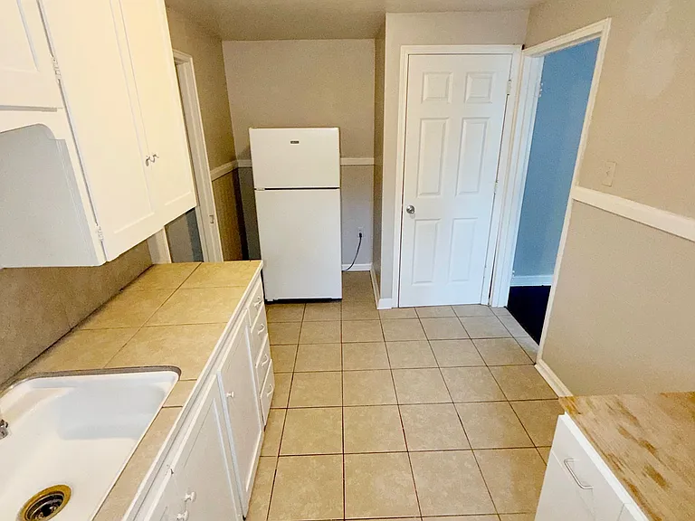 1504 Allen St #4 — Photo 5