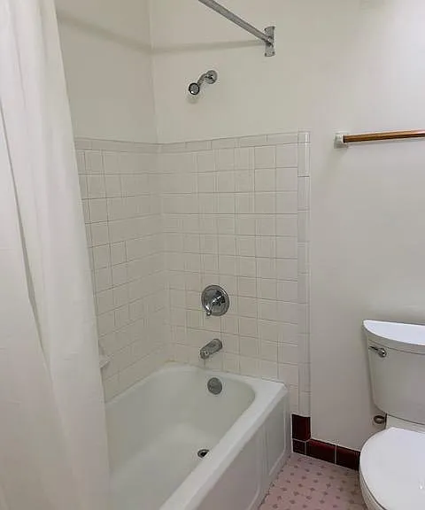 731 E 6th St #4 — Photo 6