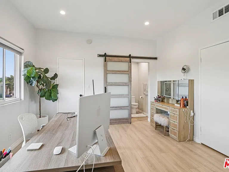 5139 Balboa Blvd #2 — Photo 24
