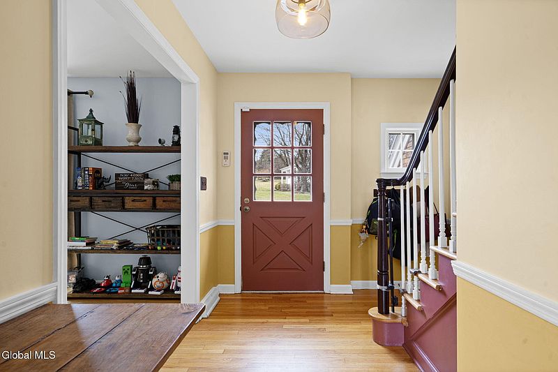 3rd image of 1174 Godfrey Lane