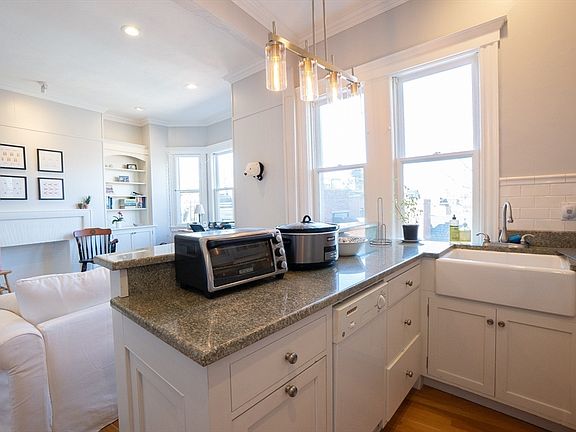 4th image of 30 Pinckney St APT 7