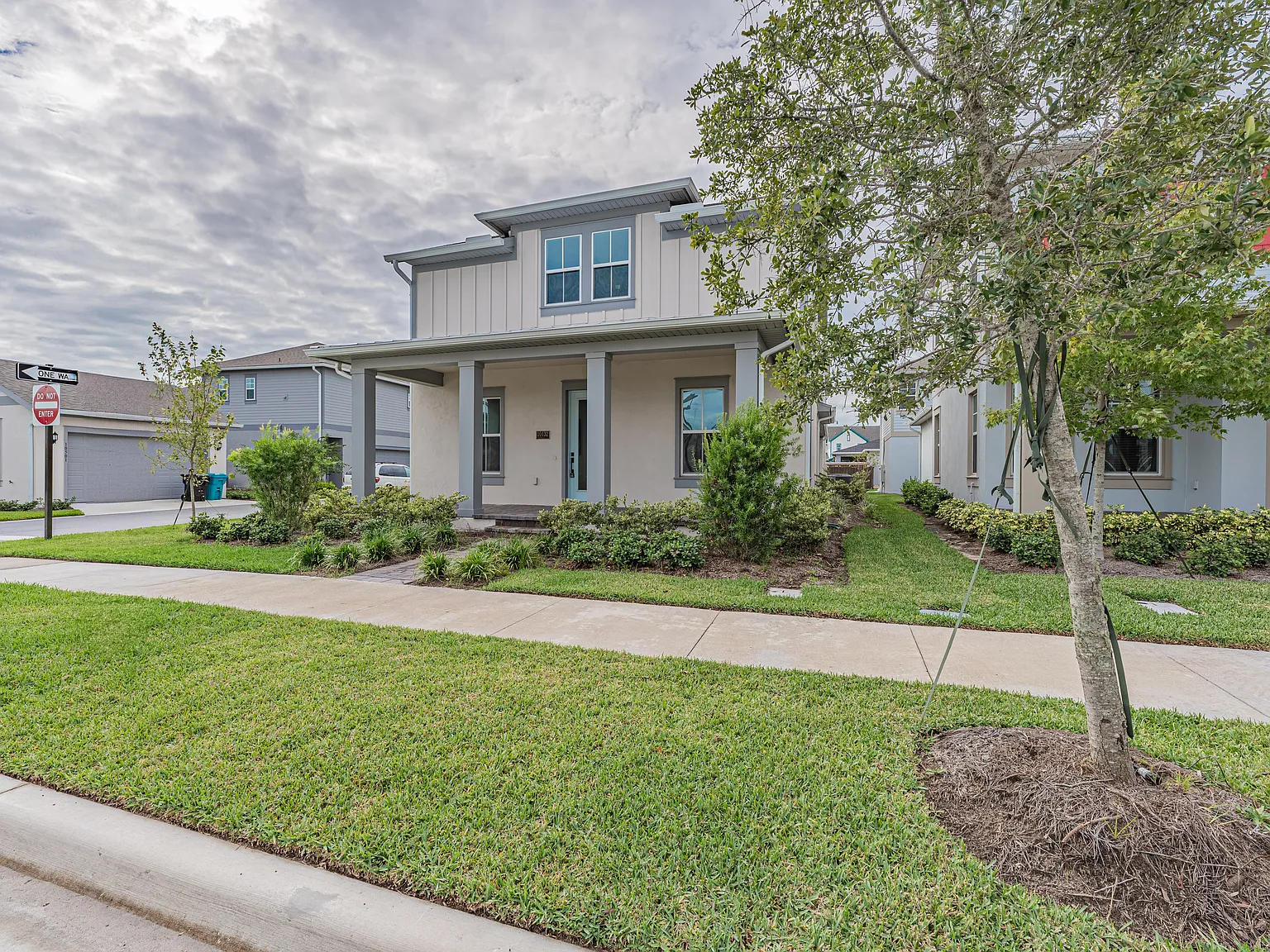 3 bed, 2.5 bath, 2800 sqft, $3,800 — Photo 3