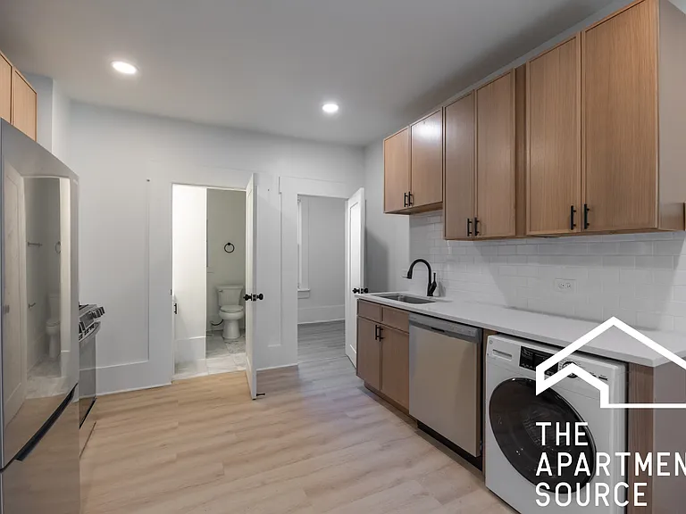 2301 N Leavitt St #1 — Photo 18