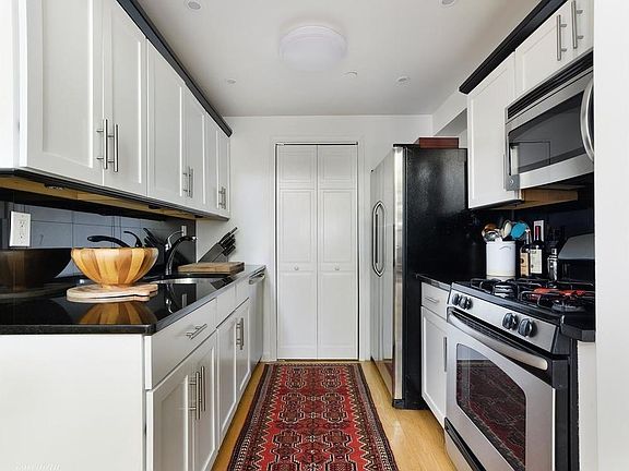 5th image of 142 Skillman Ave APT 3A