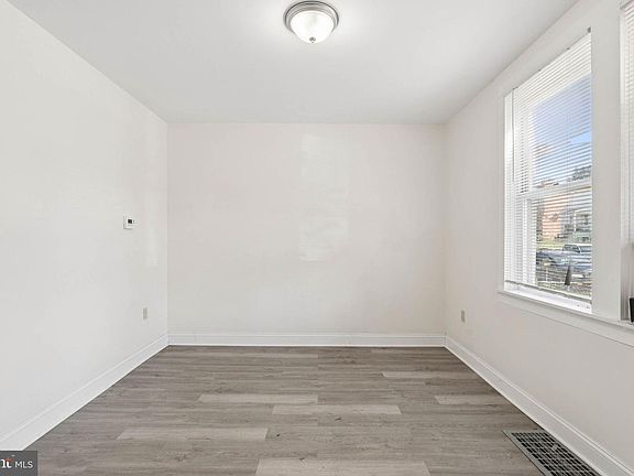 4th image of 540 46th St