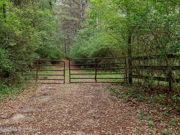 2nd image of 501 Stanford Lake Rd