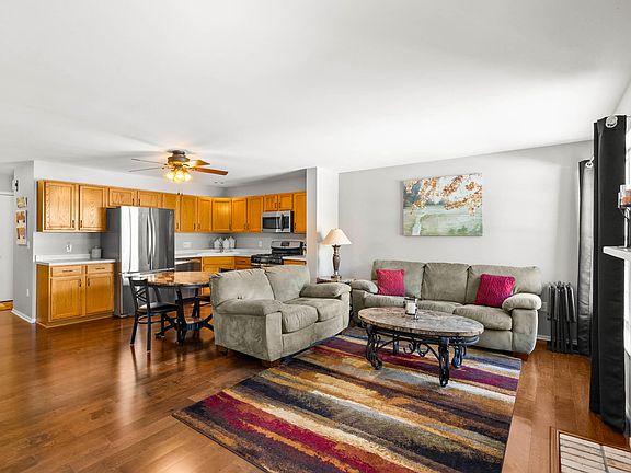 3rd image of 2123 E Broadway -
