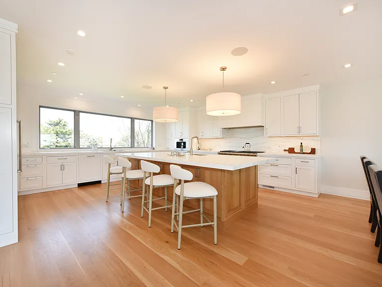 451 Dune Rd — Photo 11
