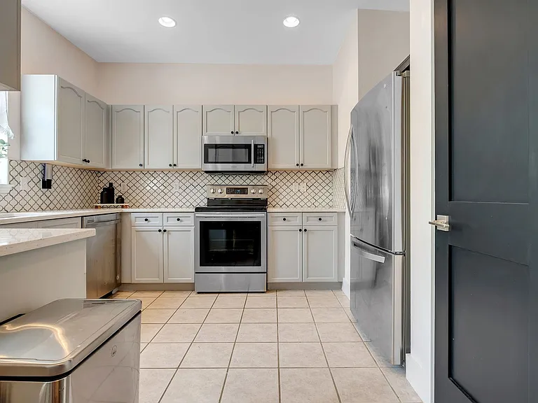 4311 Four Oaks Blvd — Photo 16
