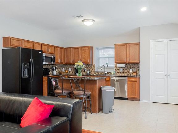 3rd image of 1811 Fairbanks Dr