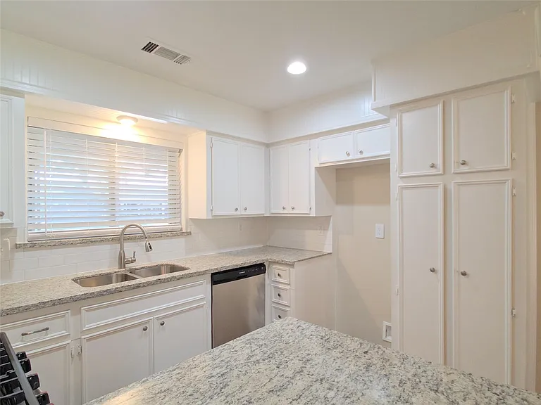 4805 Crepe Myrtle Ln — Photo 11