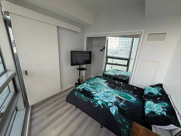 14 York St #3505A — Photo 3