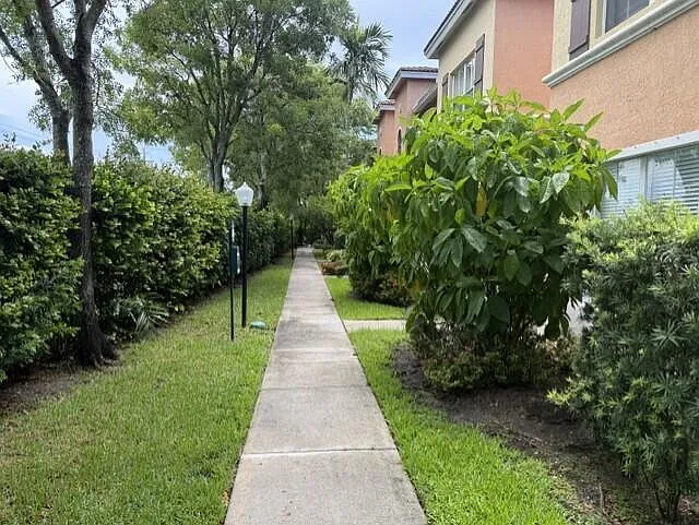 2 bed, 2.0 bath, 1004 sqft, $2,100 — Photo 4