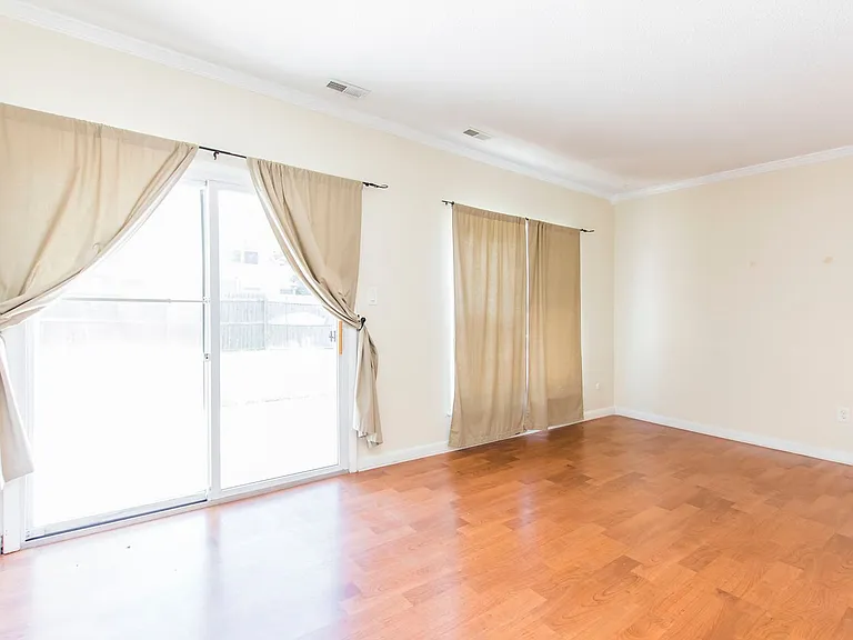 640 Counselor Sq — Photo 10