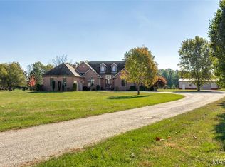 8 Deer Hollow Ln, Litchfield, IL 62056