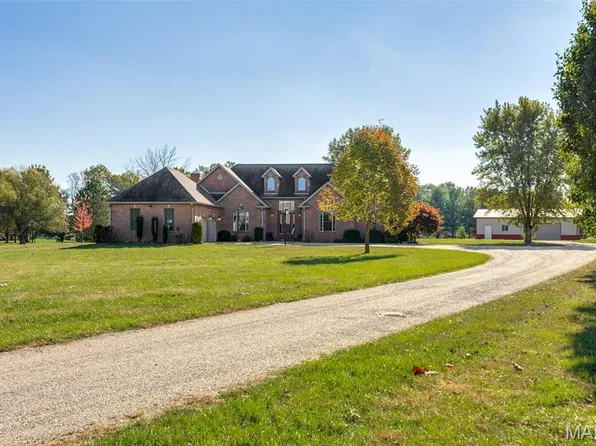 8 Deer Hollow Ln, Litchfield, IL 62056