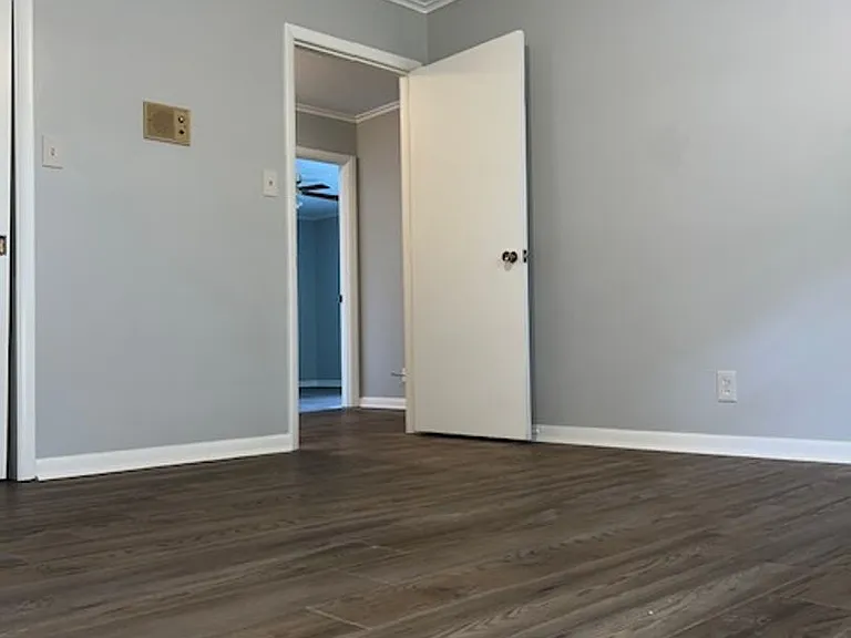 2524 W Hillsboro St — Photo 32