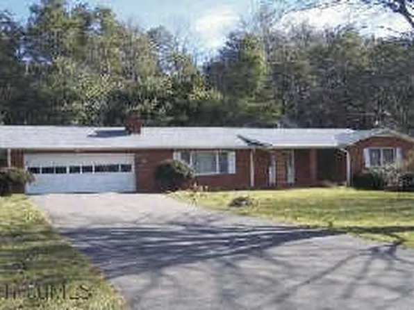 225 Pine Creek Trl, Mount Airy, NC 27030
