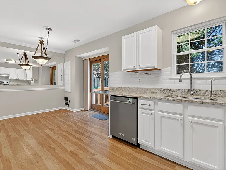 8 Suncroft Ct — Photo 8
