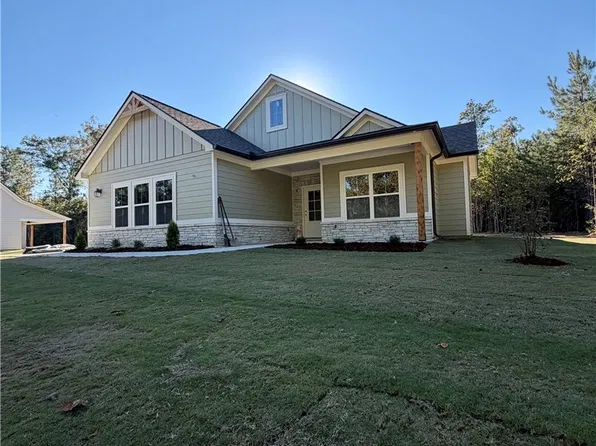 1836 Lee Road 239, Smiths Station, AL 36877