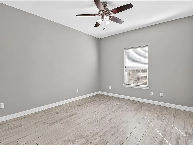 6718 Stuyvesant Ct — Photo 36