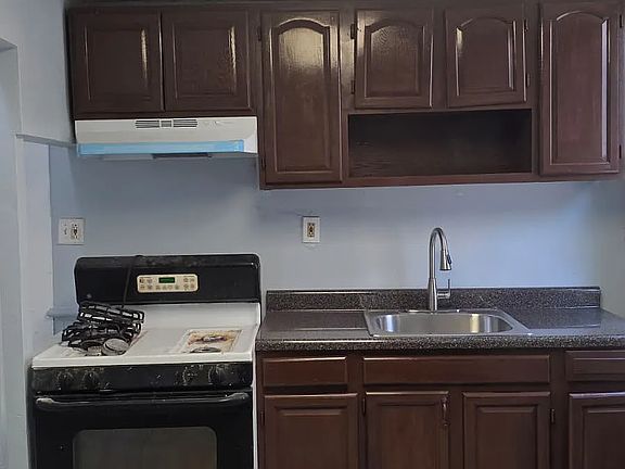 3rd image of 257 S 11th St #2A