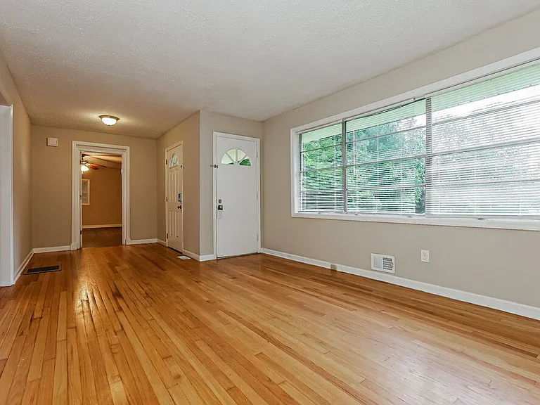 6570 Elsie St — Photo 4