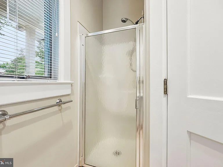 526 N Ivy St — Photo 32