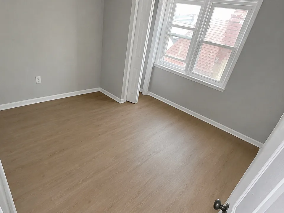 25 Rowland St #2