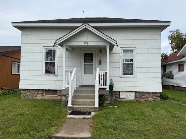 124 S B St, Cheboygan, MI 49721