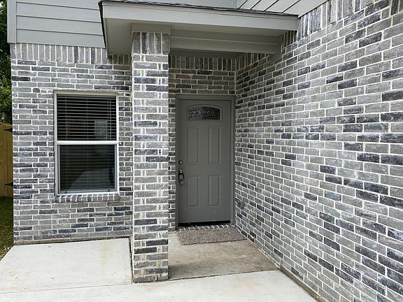 2nd image of 8133-8135 Doreen Ave