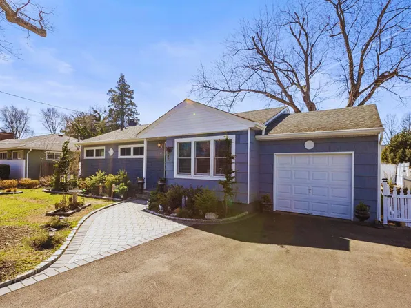 10 Jones Lane, Huntington, NY 11743