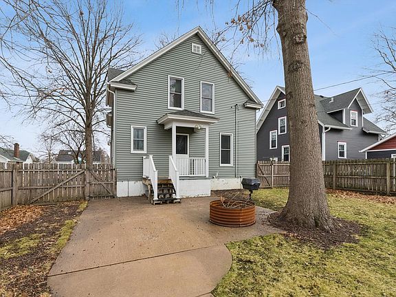 3rd image of 2808 Farnam St