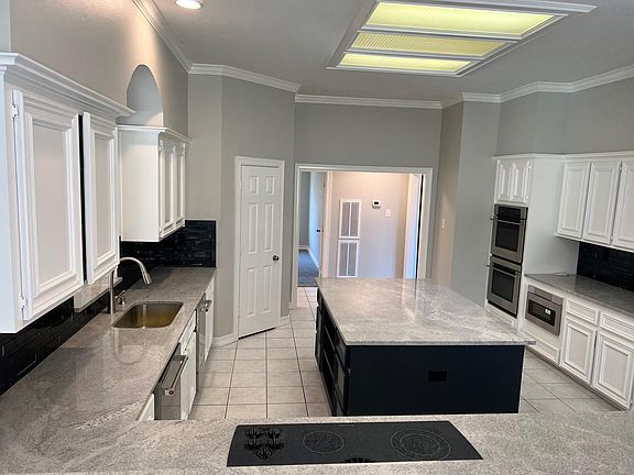 3rd image of 6701 Savannah Ln