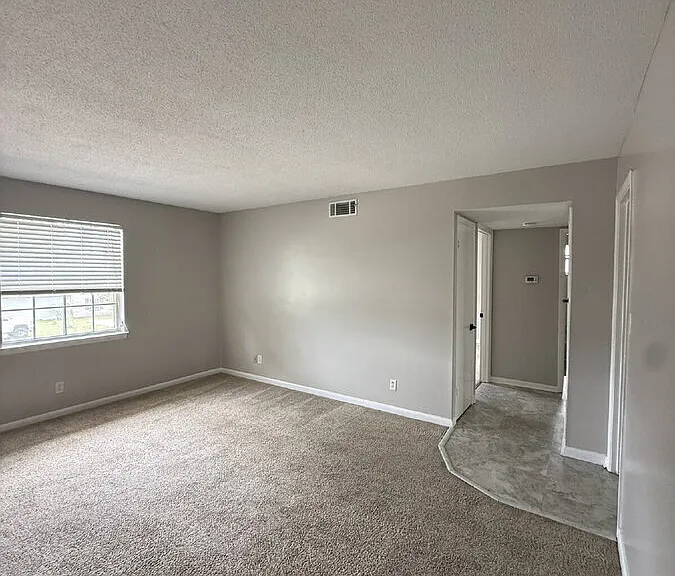 102 Woodhouse Ln #C — Photo 4