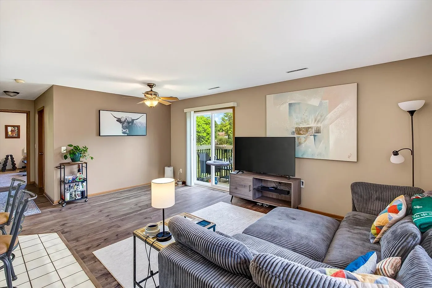 2 bed, 1046 sqft, $1,675 — Photo 2