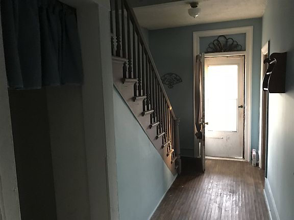 2nd image of 414 W Melbourne Ave