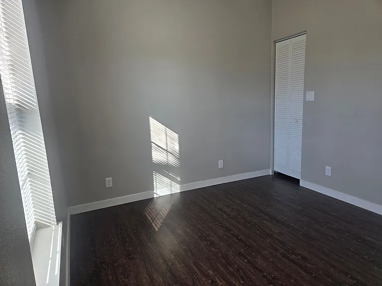 707 NW 4th Ave #103 — Photo 6