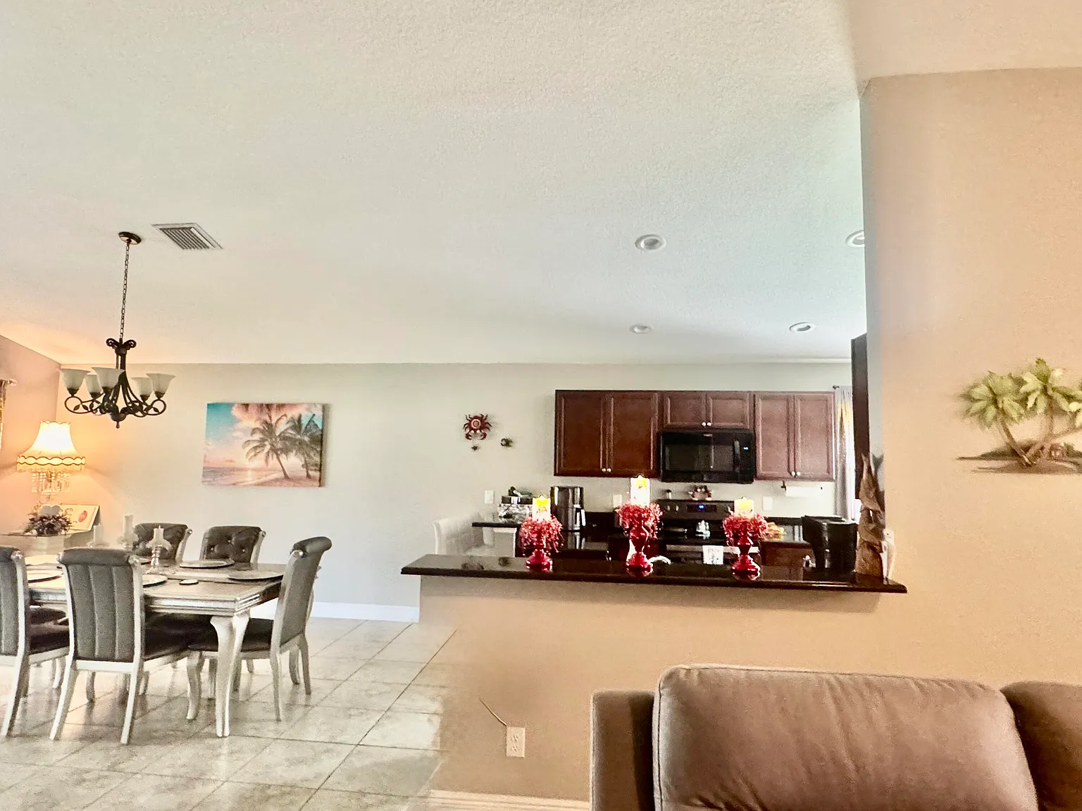 4 bed, 2.0 bath, 1774 sqft, $3,200 — Photo 4