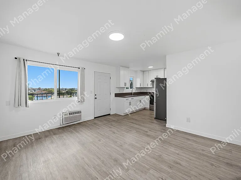2538 Johnston St #9 — Photo 2