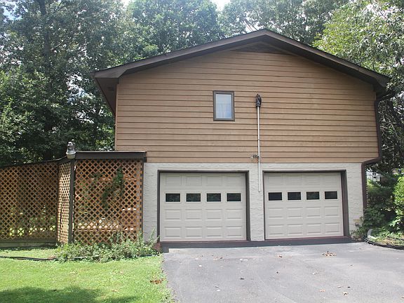 5th image of 8418 Rosetree Dr