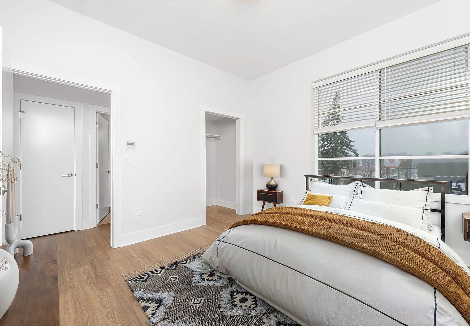 1 bed, 1.0 bath, 620 sqft, $1,295 — Photo 3