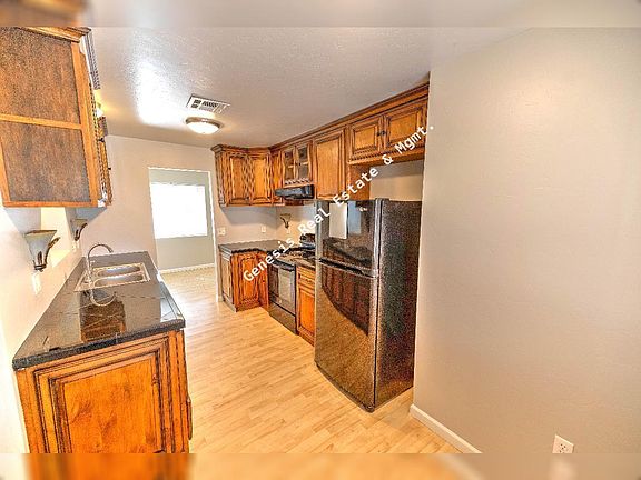 5th image of 709 E Smoot Dr