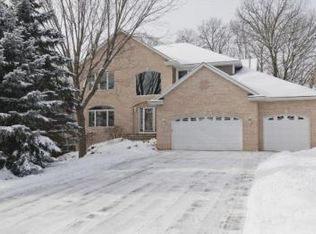 6107 Oakwood Ln, Lino Lakes, MN 55014